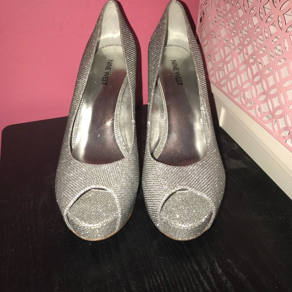 Silver pumps